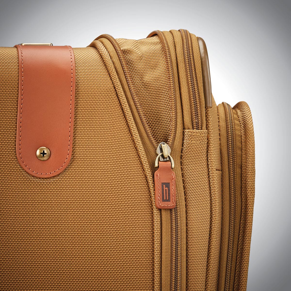 Hartmann Ratio Classic Deluxe 2 Carry-On Spinner Garment Bag